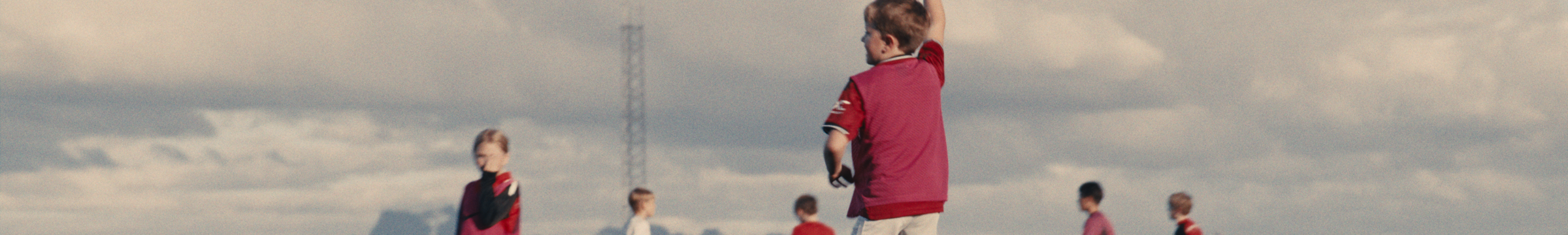 Bilde av barn på fotballbane