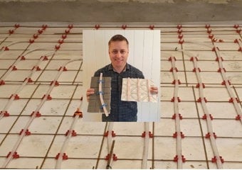 rør for vannbåren gulvvarme lagt på et gulv. bilde av David Zijdemans er feldt inn i midten